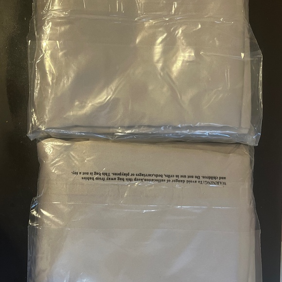 New in package 2 panels of window drapes 40x84” 2 tones gray - Picture 8 of 8